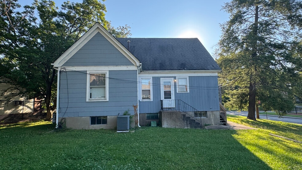 More Photos Of 701 S Rawlings St, Carbondale Apartments For Sale