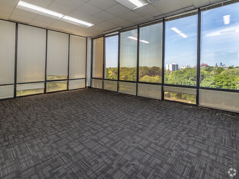 More Photos Of 900 N University Blvd, Jacksonville Medical For Lease