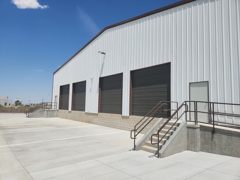 More Photos Of 17454 Adelanto Rd, Adelanto Distribution For Sale