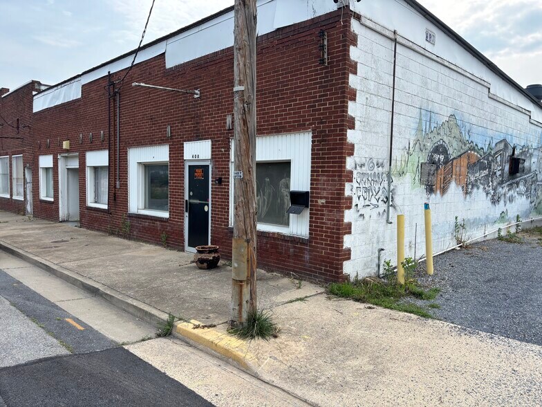 Primary Photo Of 408 N Commerce Ave, Waynesboro Office Residential For Sale