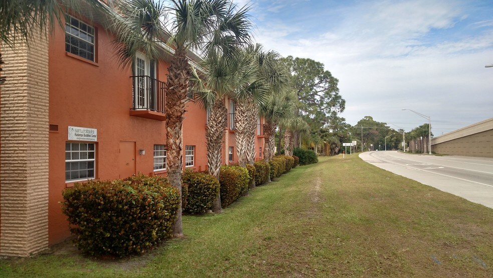 More Photos Of 6338 Presidential Ct, Fort Myers Office For Sale