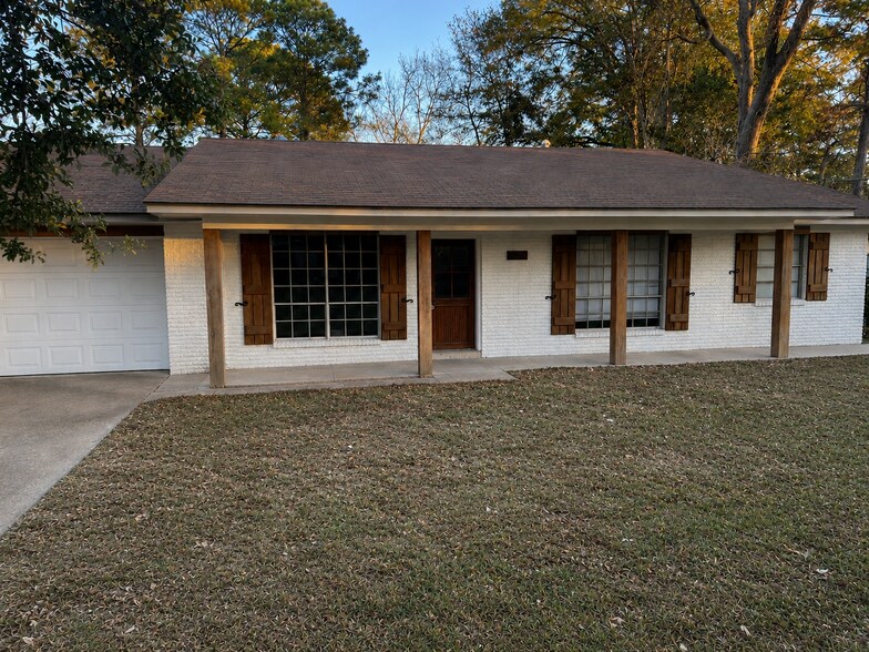More Photos Of 260 S Canton Club Cir, Jackson Multifamily For Sale