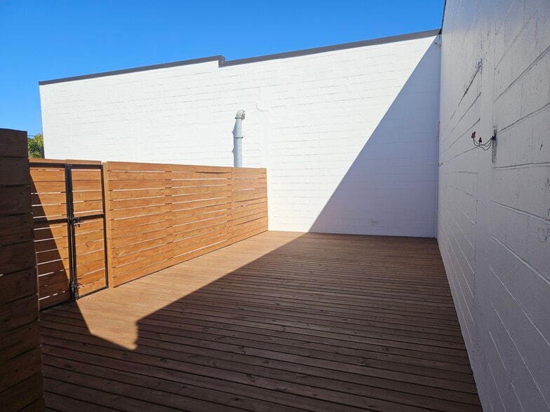 More Photos Of 2606 Fairfield Ave S, Saint Petersburg Light Manufacturing For Lease