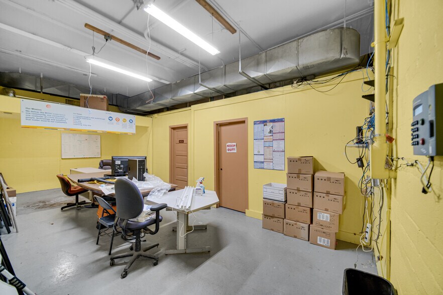 More Photos Of 7045 Calumet Ave, Hammond Light Distribution For Sale