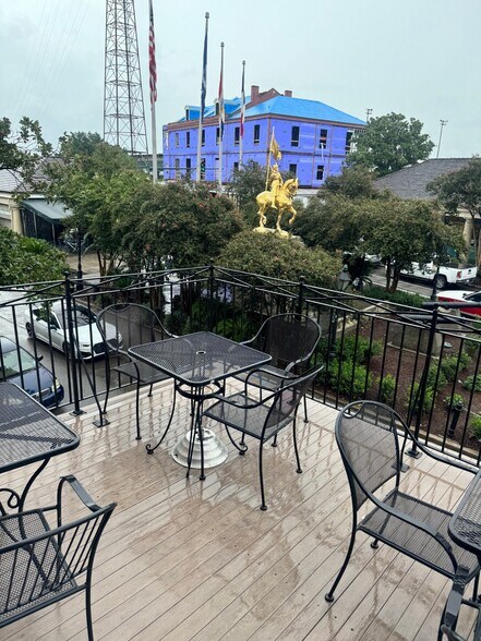 More Photos Of 933 Decatur St, New Orleans Storefront For Sale