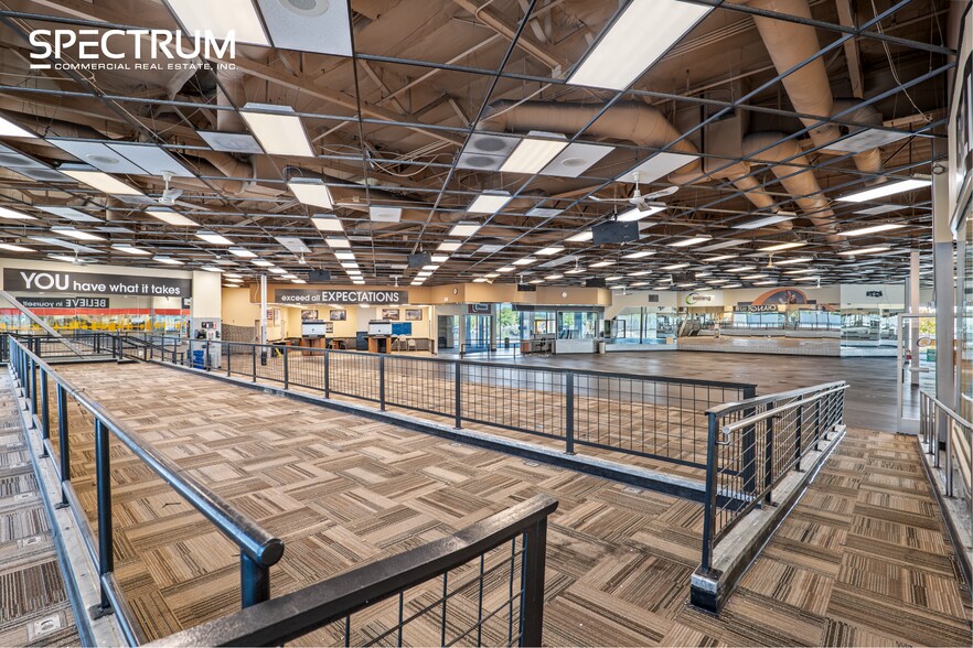 More Photos Of 1335 Rancho Vista Blvd, Palmdale Freestanding For Lease