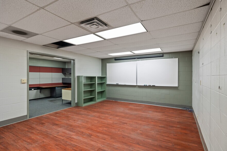 More Photos Of 100 Tower Blvd, Elma Office For Lease