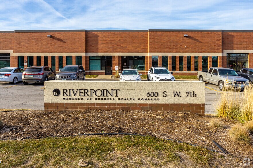 More Photos Of 600 SW 7th St, Des Moines Flex For Lease