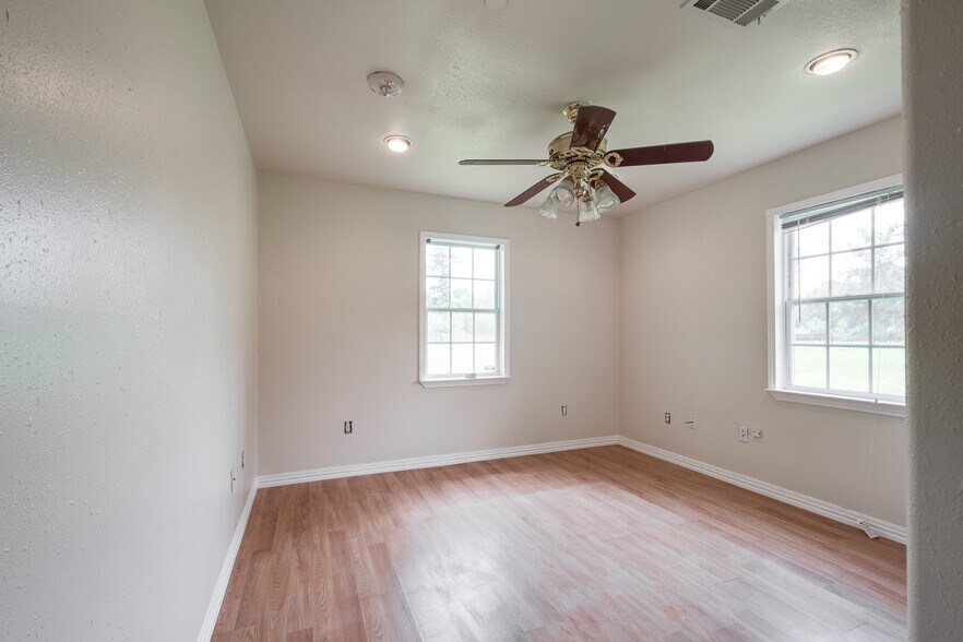 More Photos Of 16111 Porter Ln, Porter Flex For Sale