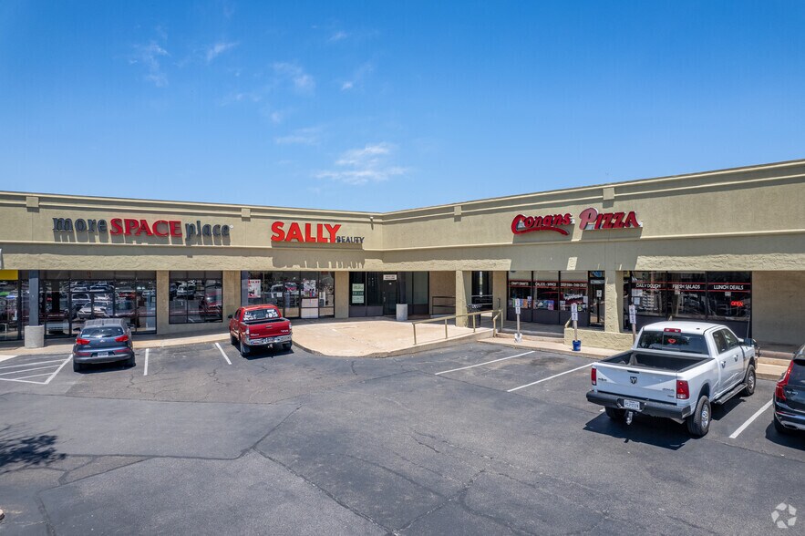 More Photos Of 2438 W Anderson Ln, Austin General Retail For Lease