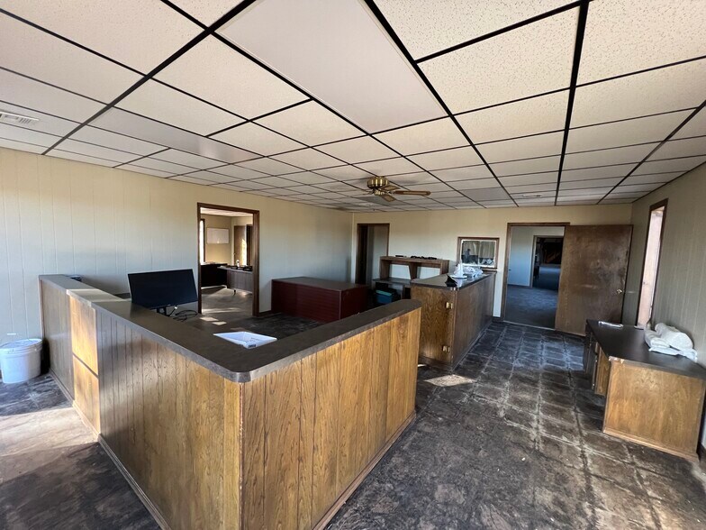 More Photos Of 601 Truck Byp, Drumright Warehouse For Sale