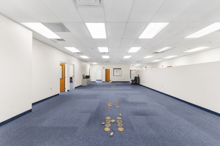 More Photos Of 1812 E Duncan St, Tyler Manufacturing For Lease