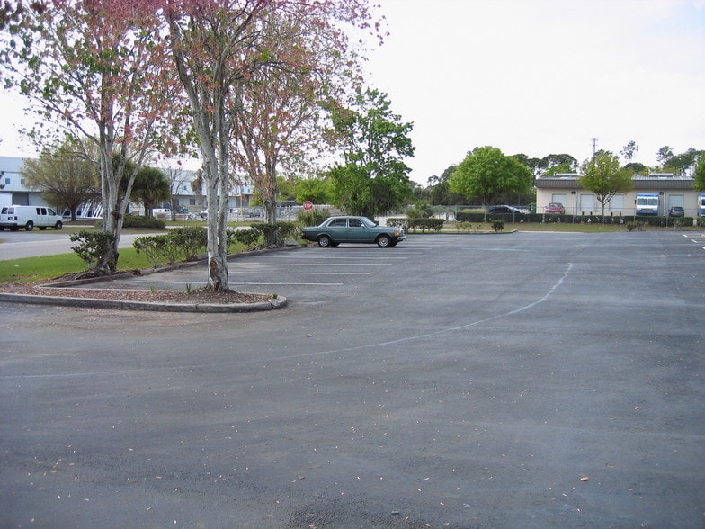 More Photos Of 6808-6832 Hanging Moss Rd, Orlando Showroom For Lease