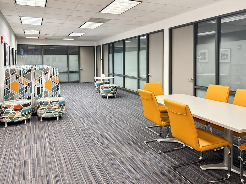 More Photos Of 1500 McConnor Pky, Schaumburg Coworking Space