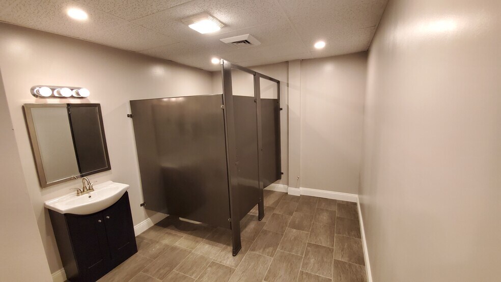 More Photos Of 21 S Brown St, Lewistown Office For Lease