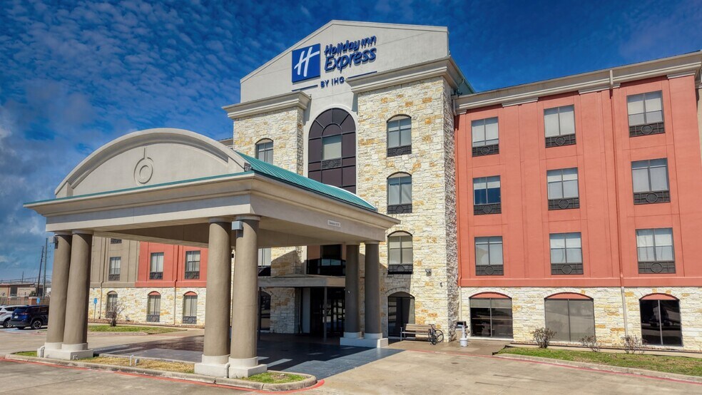 More Photos Of 21010 Katy Fwy, Katy Hotel For Sale