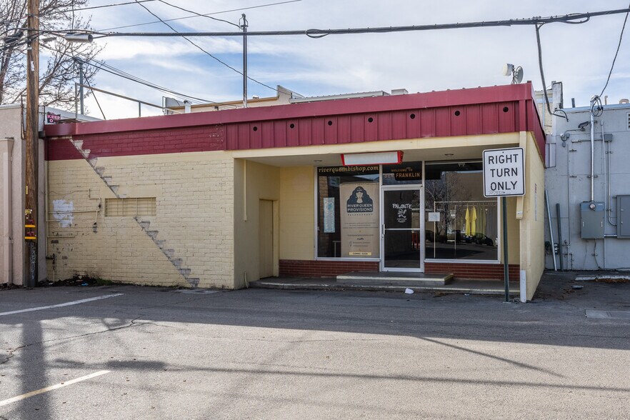 More Photos Of 162 N Main St, Bishop General Retail For Sale