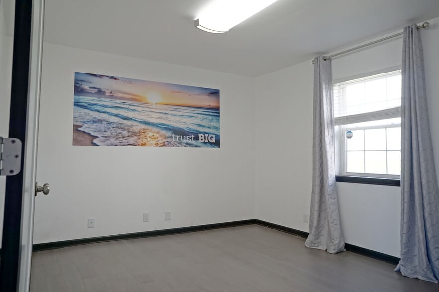 More Photos Of 114 Canfield Pl, Hendersonville Office For Sale