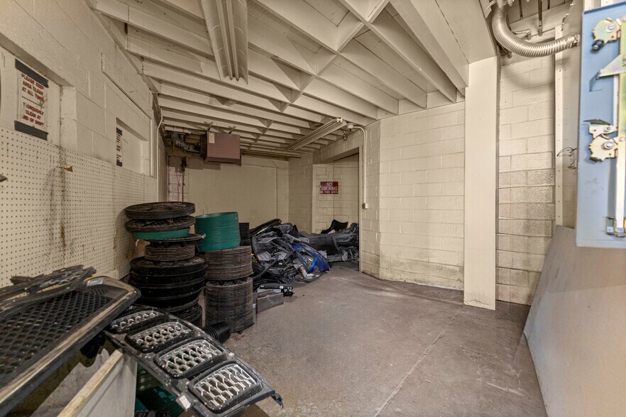 More Photos Of 5420 Oakman Blvd, Dearborn Warehouse For Sale