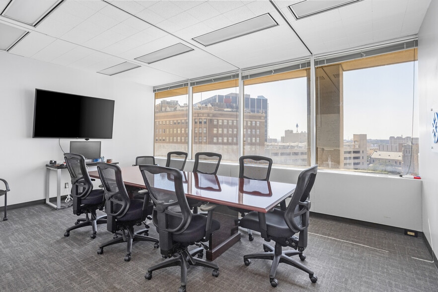 More Photos Of 500 W 7th St, Fort Worth Office For Sale