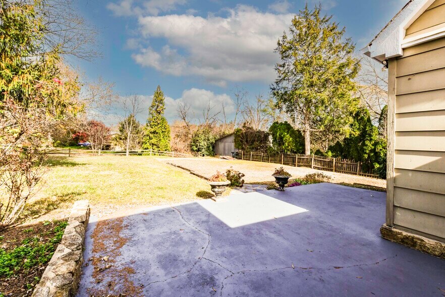 More Photos Of 173 Main St, Stanardsville Flex For Sale