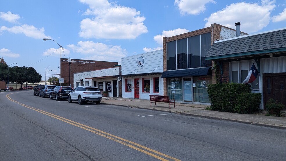 More Photos Of 1017 S Broadway St, Carrollton Storefront For Sale