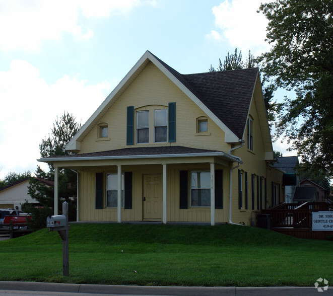 Primary Photo Of 3634 Navarre Ave, Oregon Medical For Sale