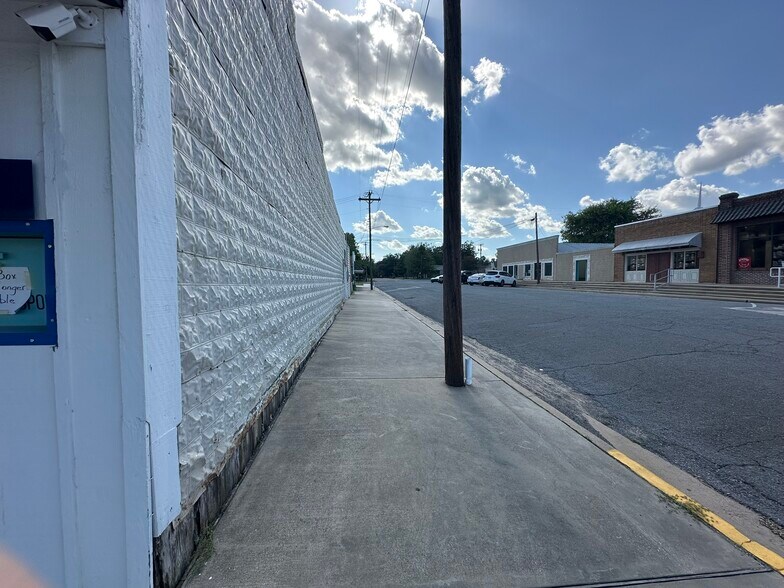 More Photos Of 190 S Commerce St, Frankston Restaurant For Sale