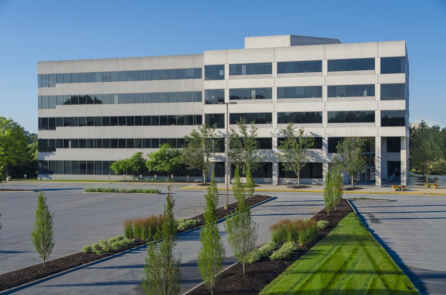 More Photos Of 8425 Woodfield Crossing Blvd, Indianapolis Office For Lease