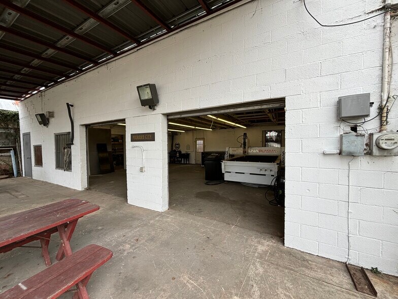 More Photos Of 2210 S Flores St, San Antonio Manufacturing For Sale