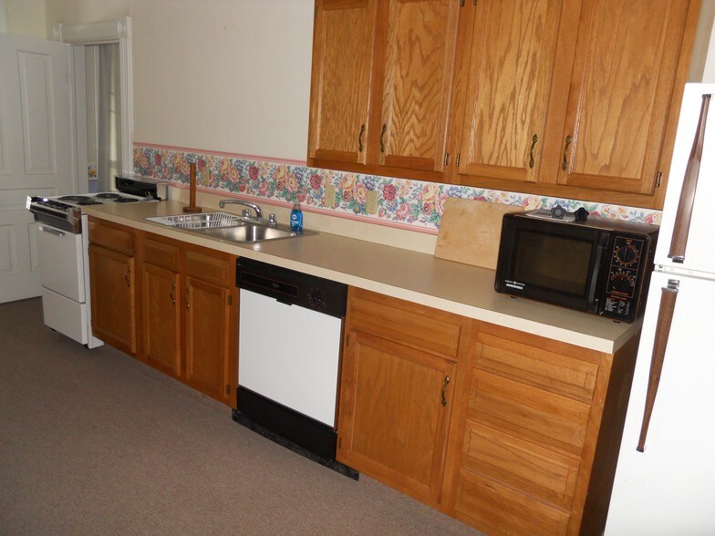 More Photos Of 115 S Main St, Vassar Office Residential For Lease