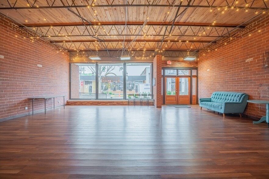 More Photos Of 48 Griffin St, McDonough Storefront For Sale