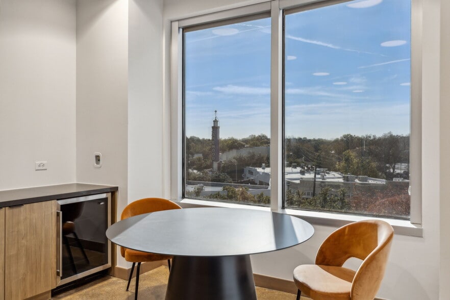 More Photos Of 6301 Gaston Ave, Dallas Office For Lease