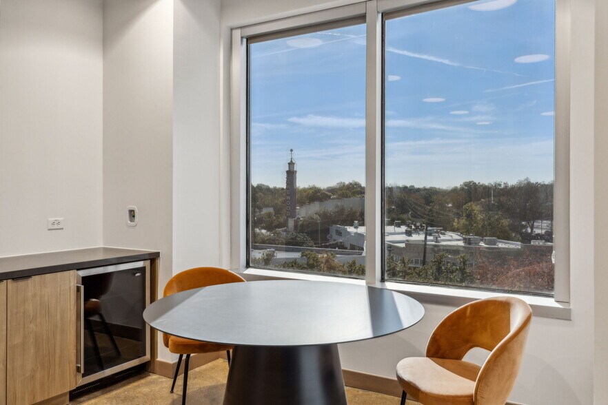 More Photos Of 6301 Gaston Ave, Dallas Office For Sale