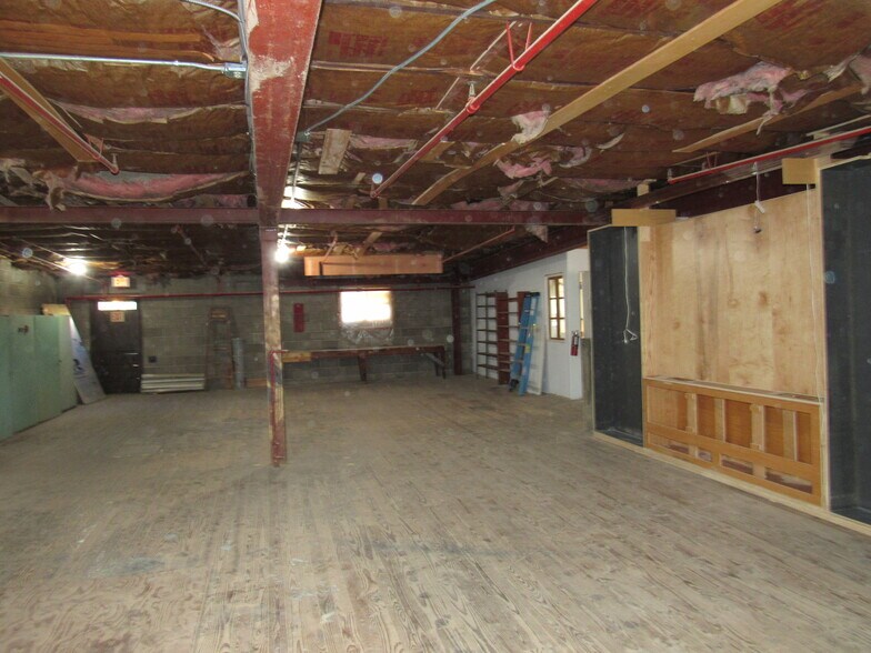 More Photos Of 4 7th St, Frenchtown Distribution For Lease