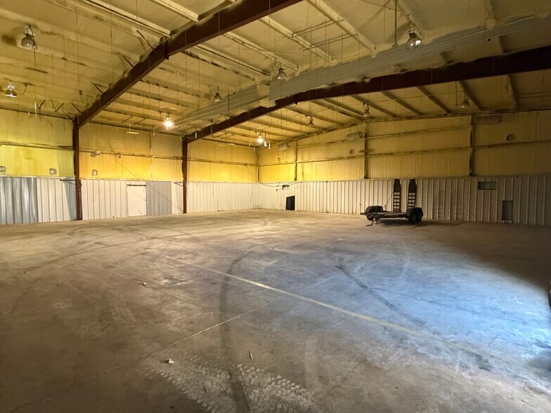 More Photos Of 3900 Valley Park Dr, El Reno Warehouse For Sale