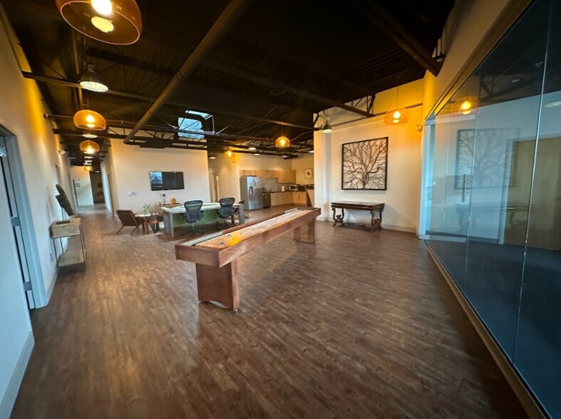 More Photos Of 22840 Woodward Ave, Ferndale Storefront Retail Office For Lease