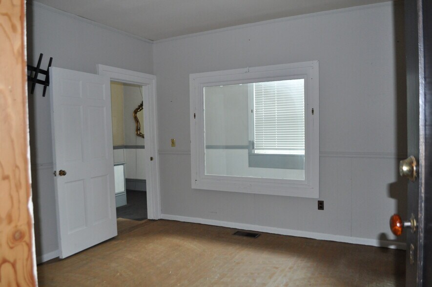 More Photos Of 414 Wharf St, Loudon Office For Sale