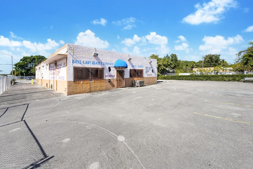 More Photos Of 2381-2389 NW 54th St, Miami Freestanding For Lease