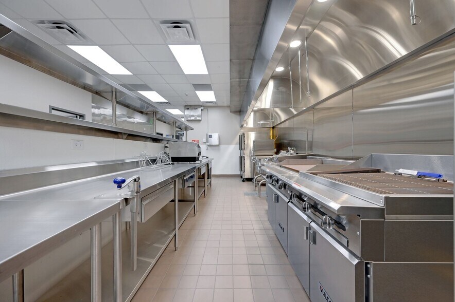 More Photos Of 3610-3626 West Ave, San Antonio Office For Sale