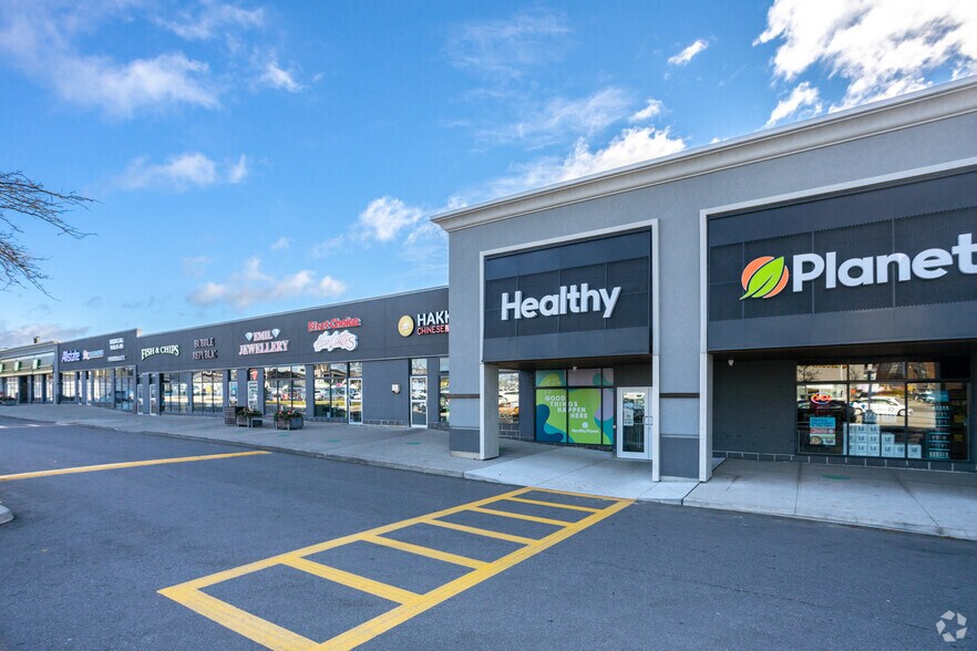 Primary Photo Of 4555 Hurontario St, Mississauga General Retail For Lease