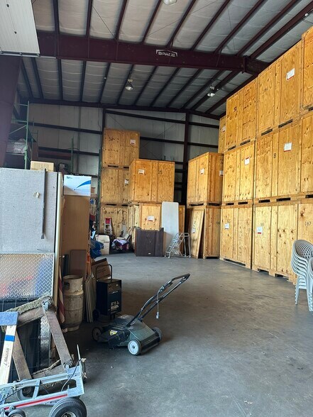 More Photos Of 16 Elm St, New London Warehouse For Lease