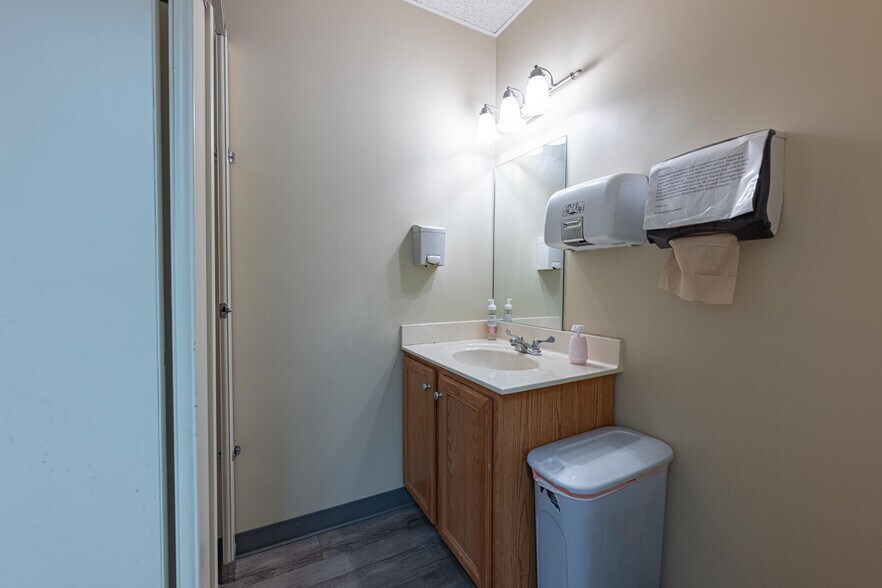 More Photos Of 8620 Winton Rd, Cincinnati Medical For Sale