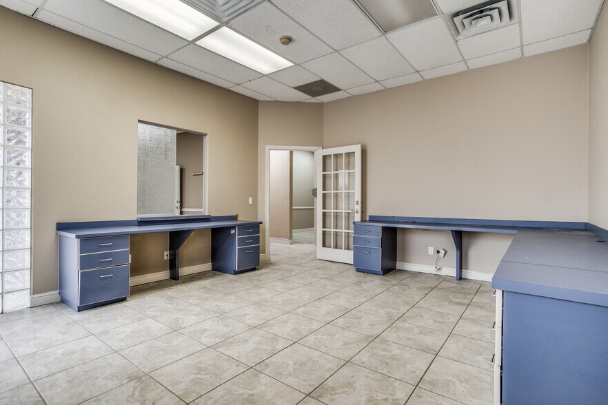 More Photos Of 605-607 6th St N, Texas City Restaurant For Sale