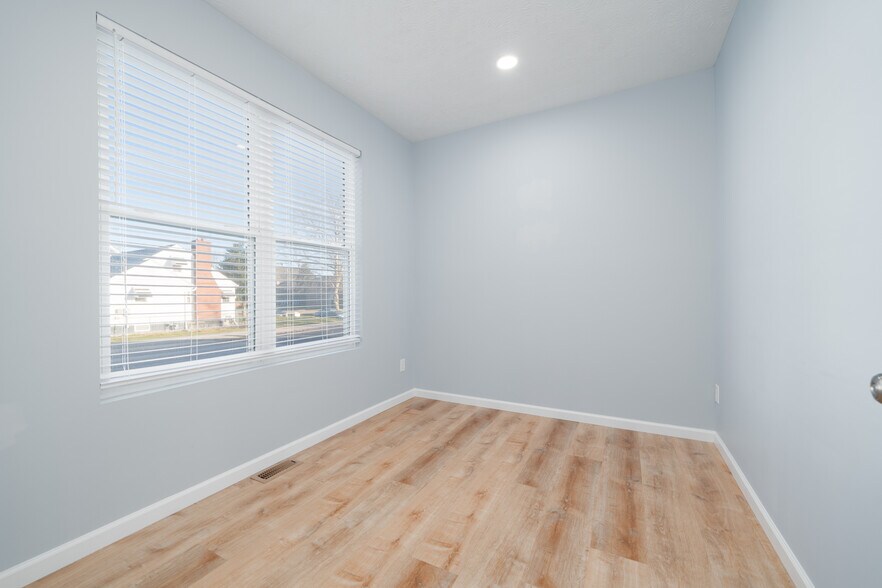 More Photos Of 2219 Frederica St, Owensboro Office For Sale