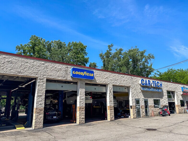 More Photos Of 51300-52300 W Huron River Dr, Belleville Auto Repair For Lease