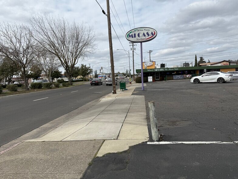 More Photos Of 624 N Golden State Blvd, Turlock Land For Lease