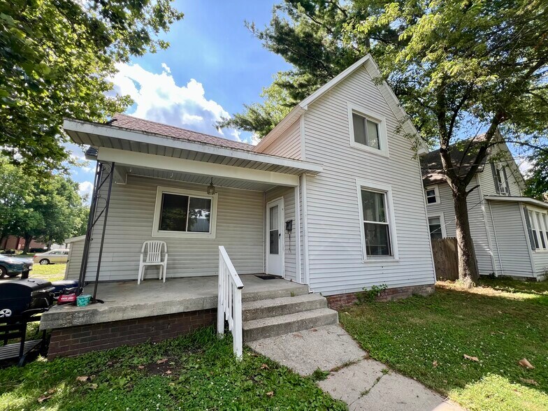 More Photos Of 2502 Pine Ave, Mattoon Apartments For Sale