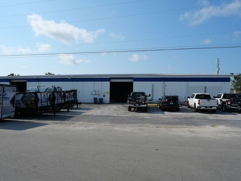 More Photos Of 737 N Magnolia Ave, Ocala Distribution For Lease
