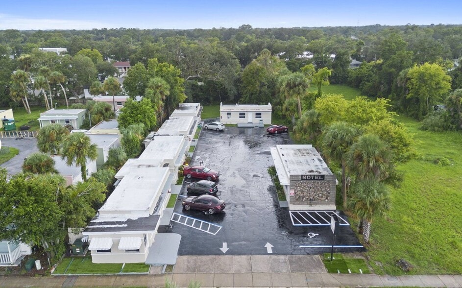 More Photos Of 828 Ridgewood Ave, Daytona Beach Hotel For Sale